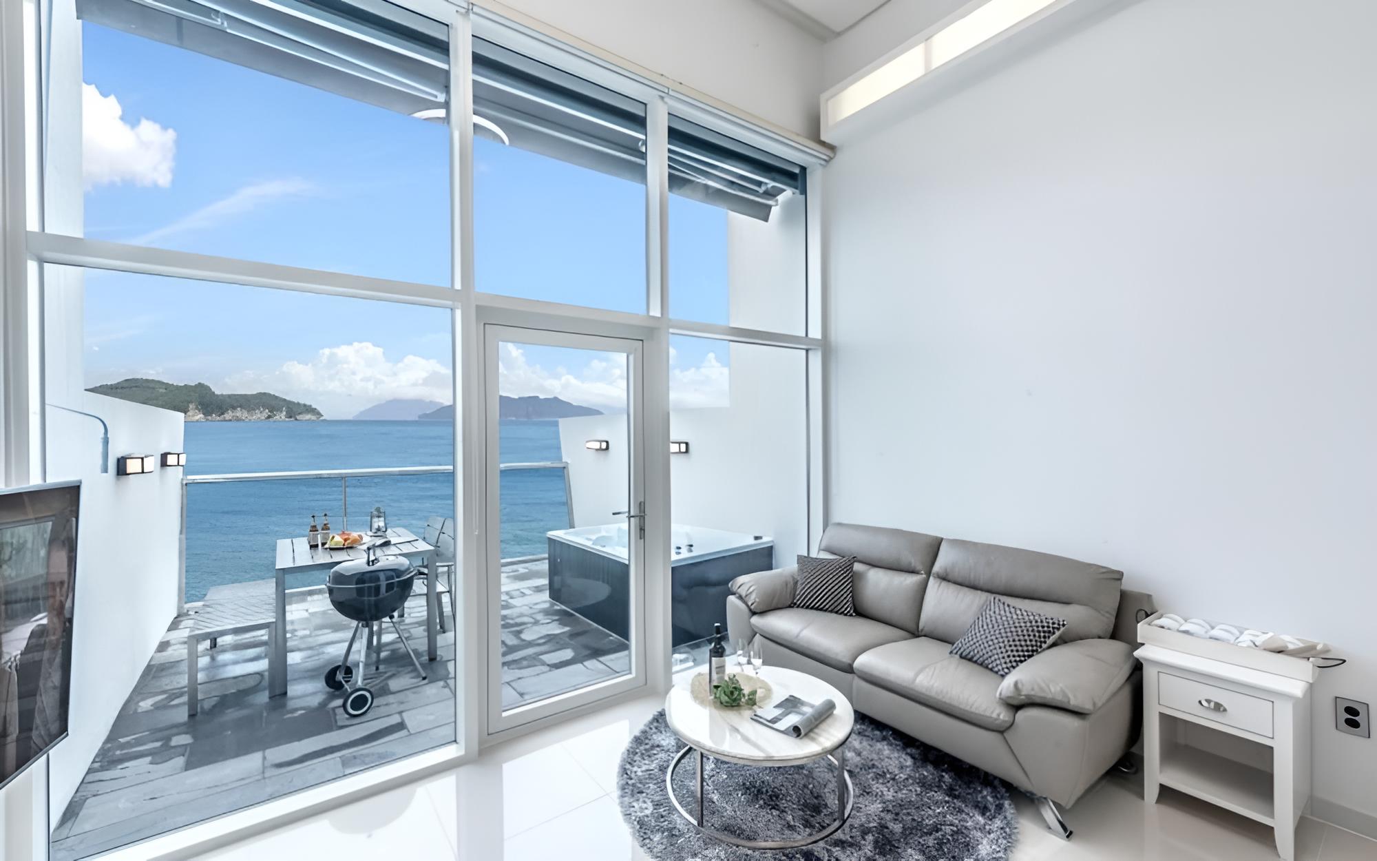 Room (Room 104 (Duplex Spa))