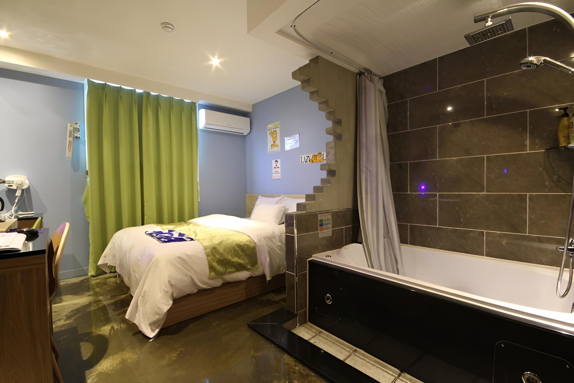 Room (Premium (1 PC with the latest high-en)