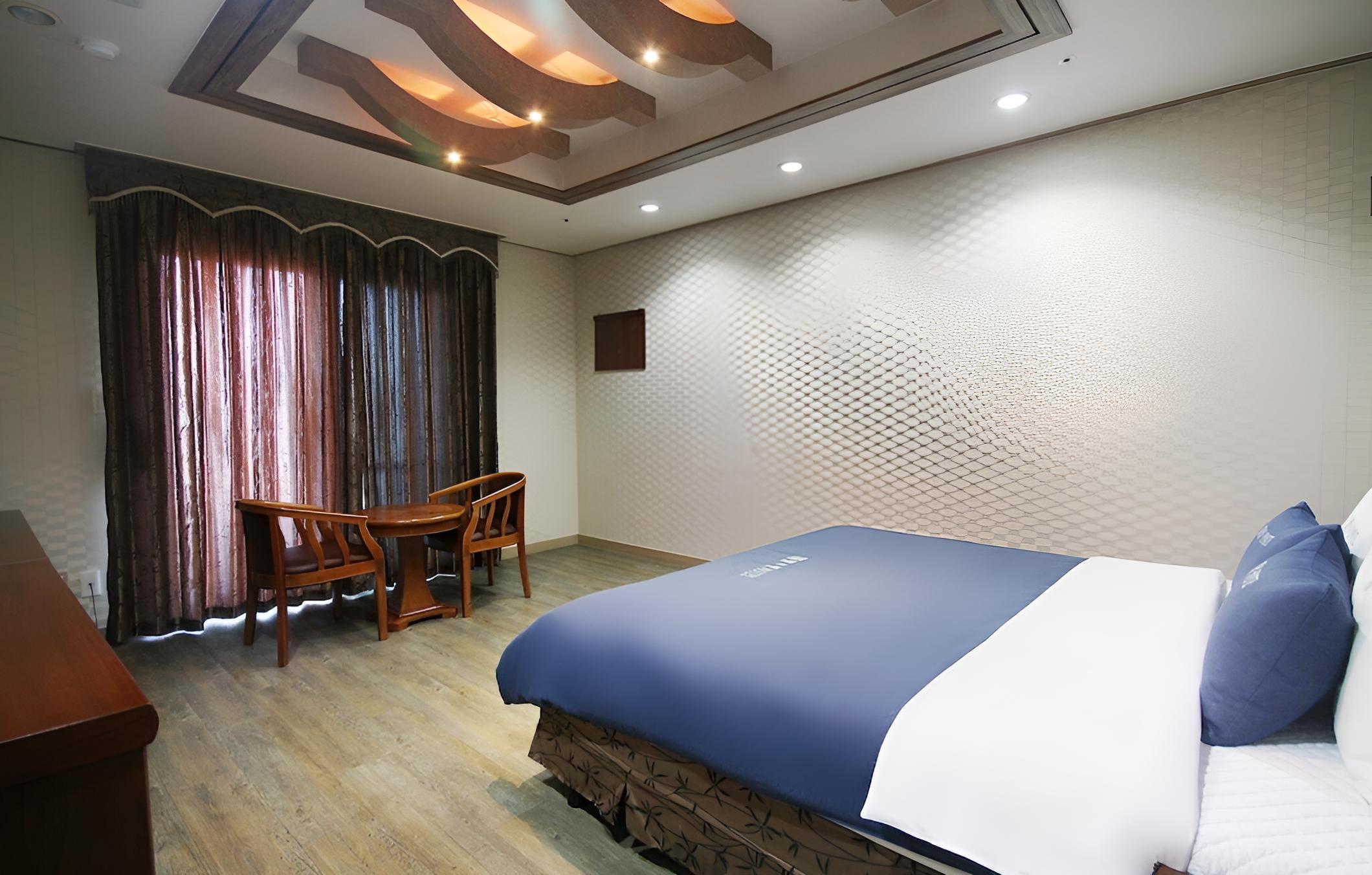 Room (Standard Room) - Photo 1