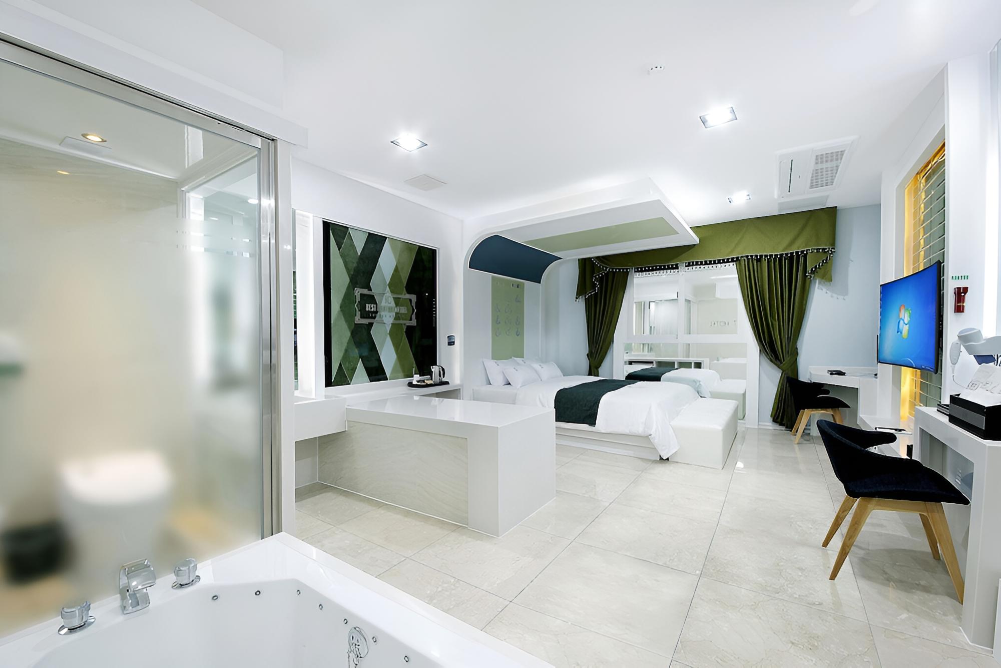 Room (VIP) - Photo 29