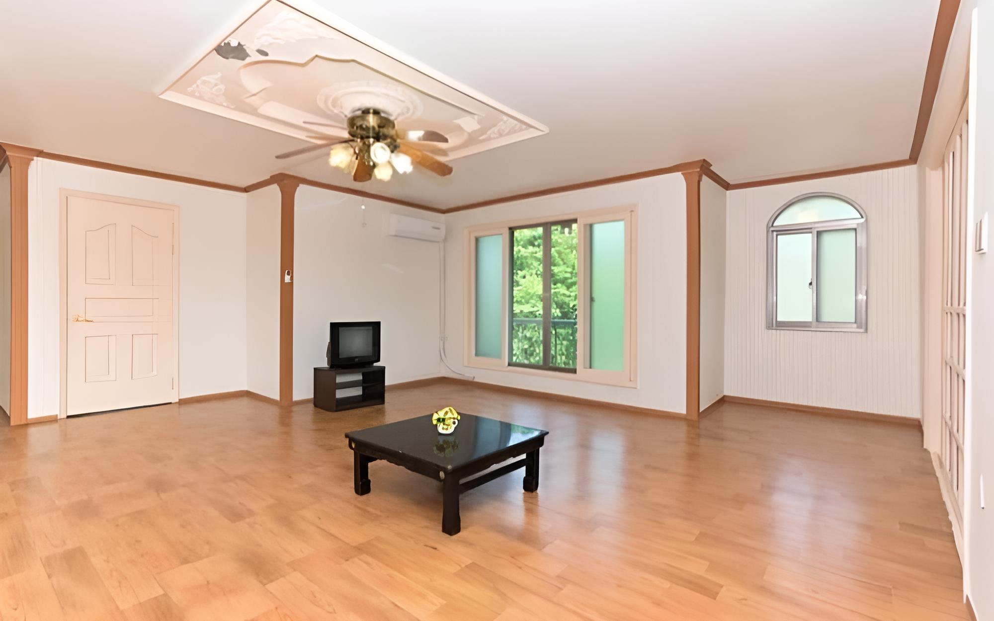 Room (Family Room II)