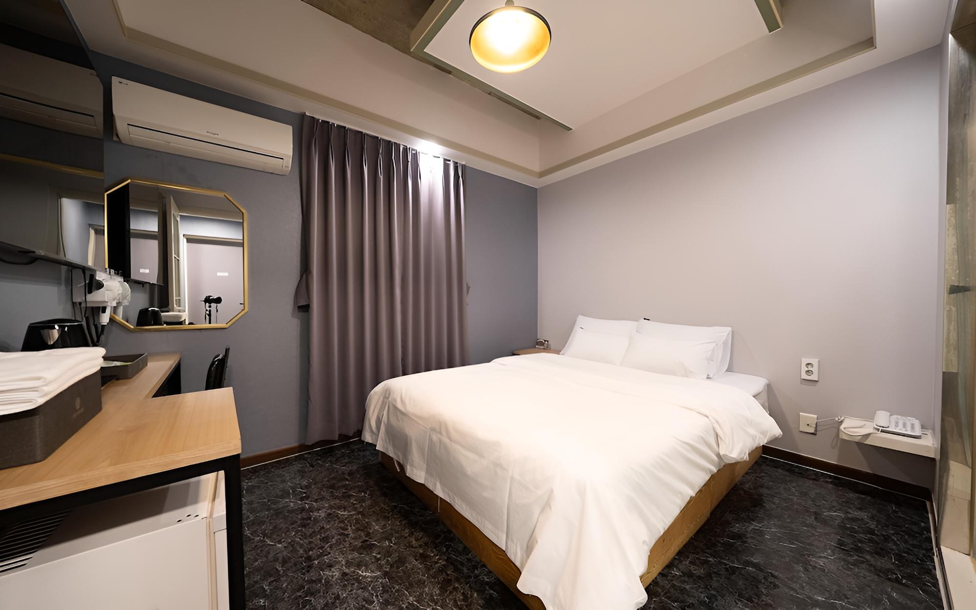 Room (Walk-in special price (65-inch large )