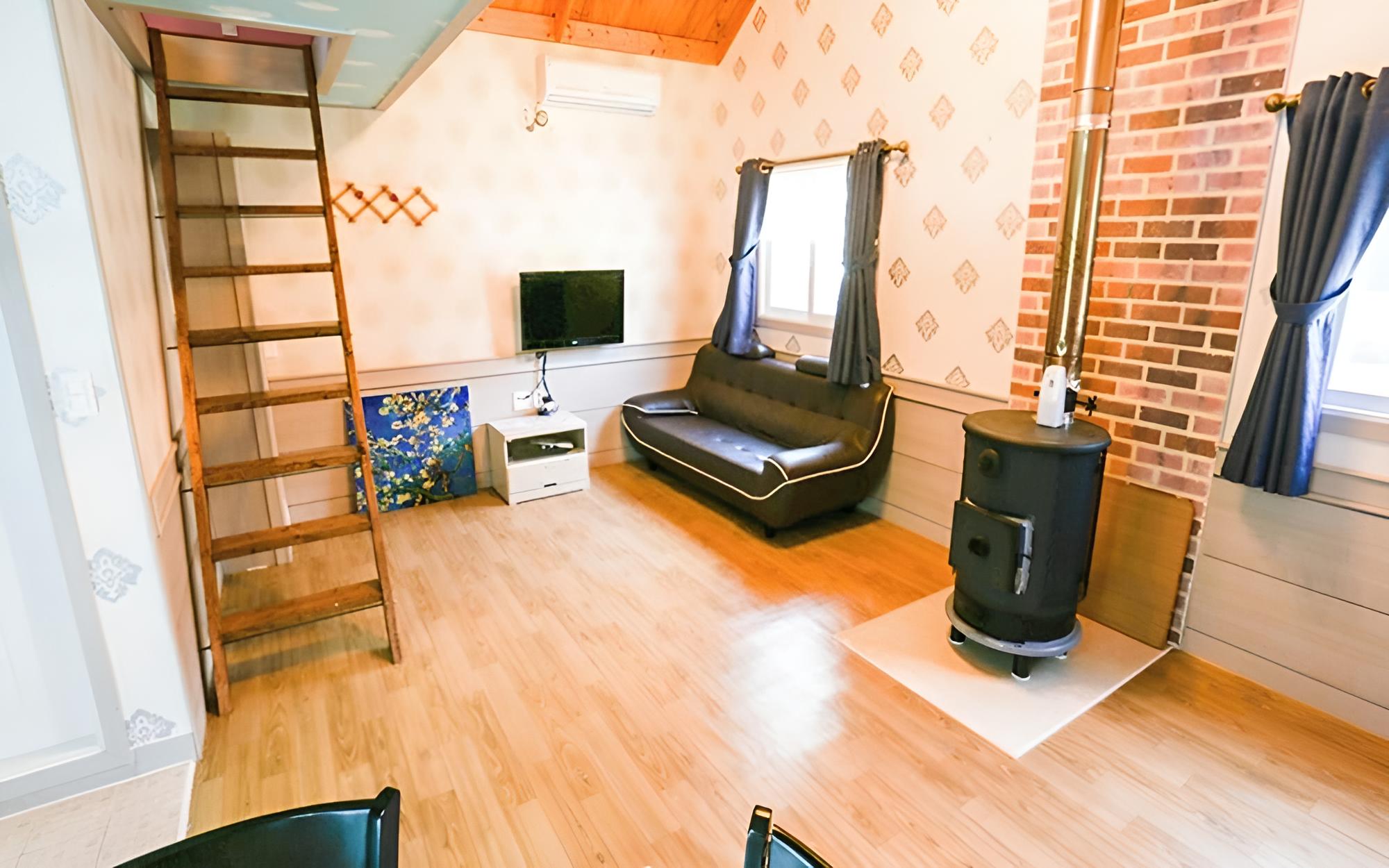 Room (Blue (Unshared House Duplex)) photo 2