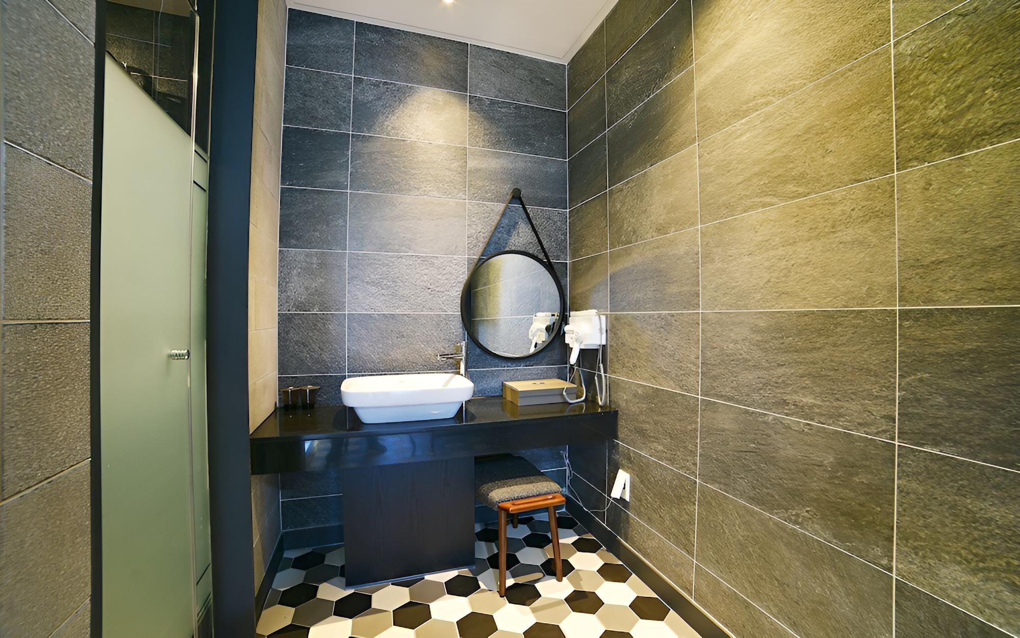 Room (Suite (Party billiard room styler equ) - Photo 11