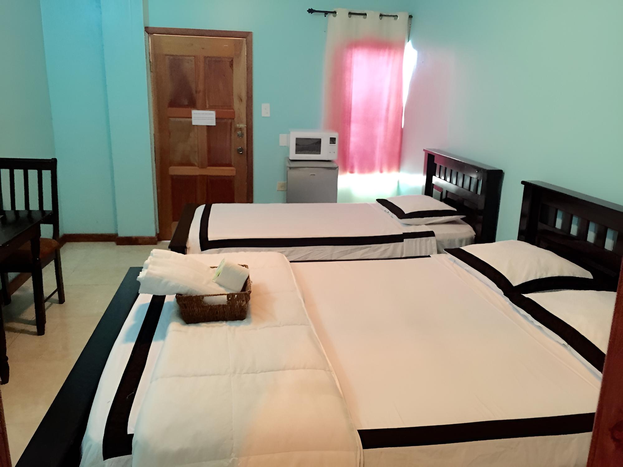 Standard Double Room, 2 Queen Beds, Beachside photo 2
