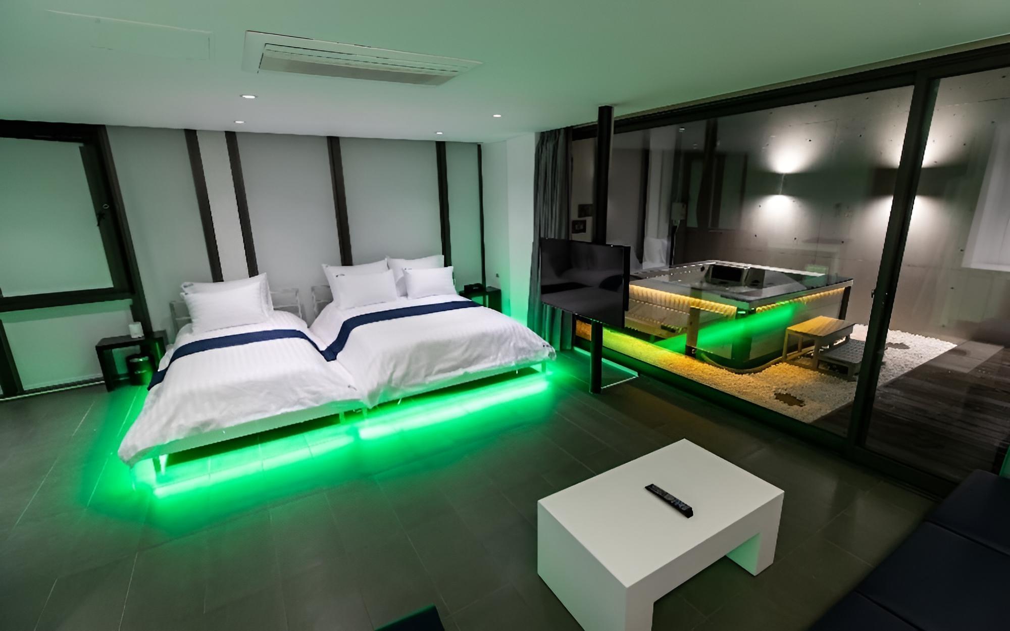 Room (Outdoor spa room (3 people / 402 406))