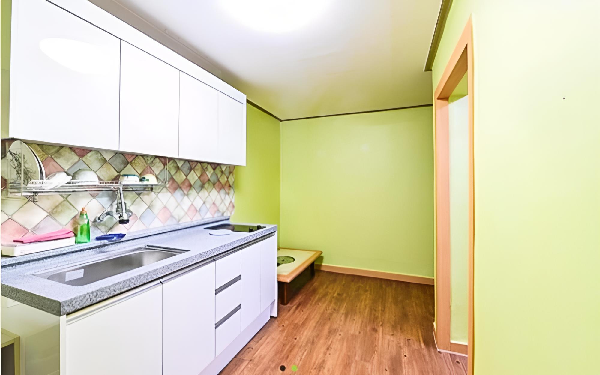 Room (Green room)