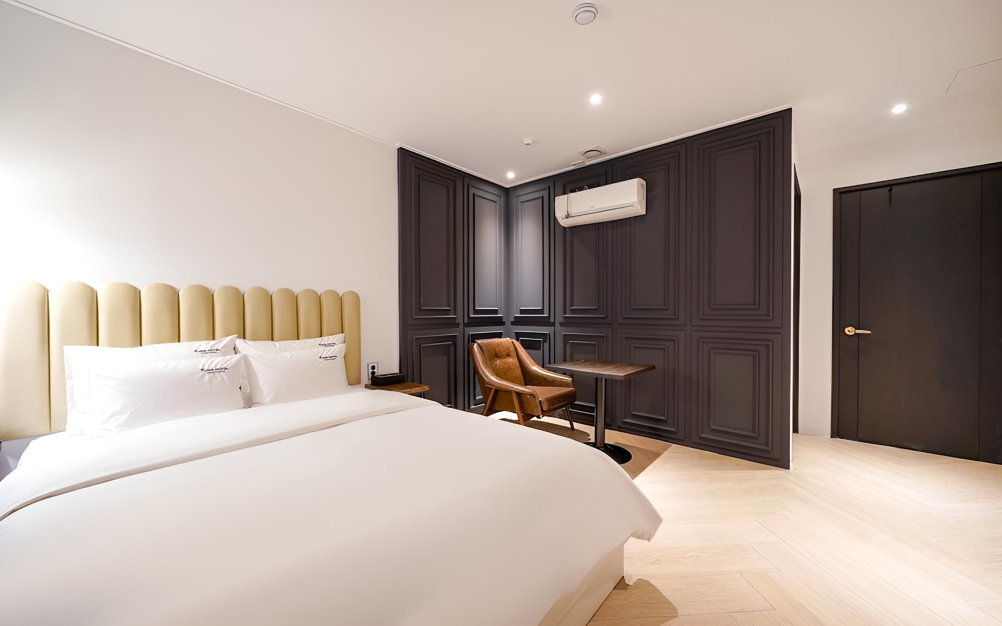 Room (Standard) - Photo 6