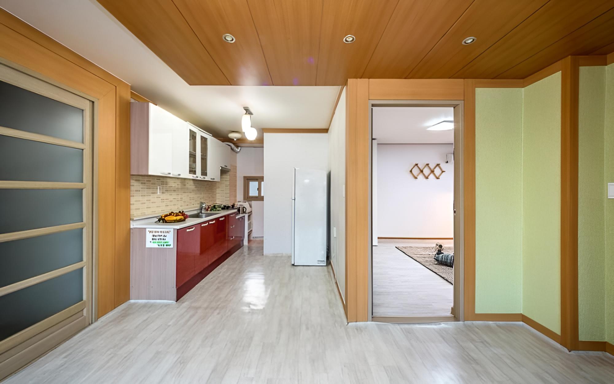 Room (203 Dandelion)