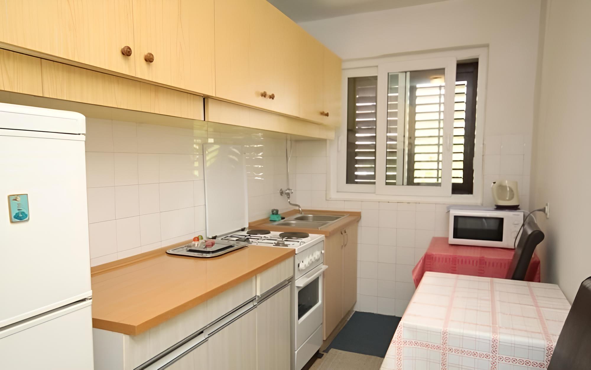 Apartment (Fila - large & close to the beach - A)