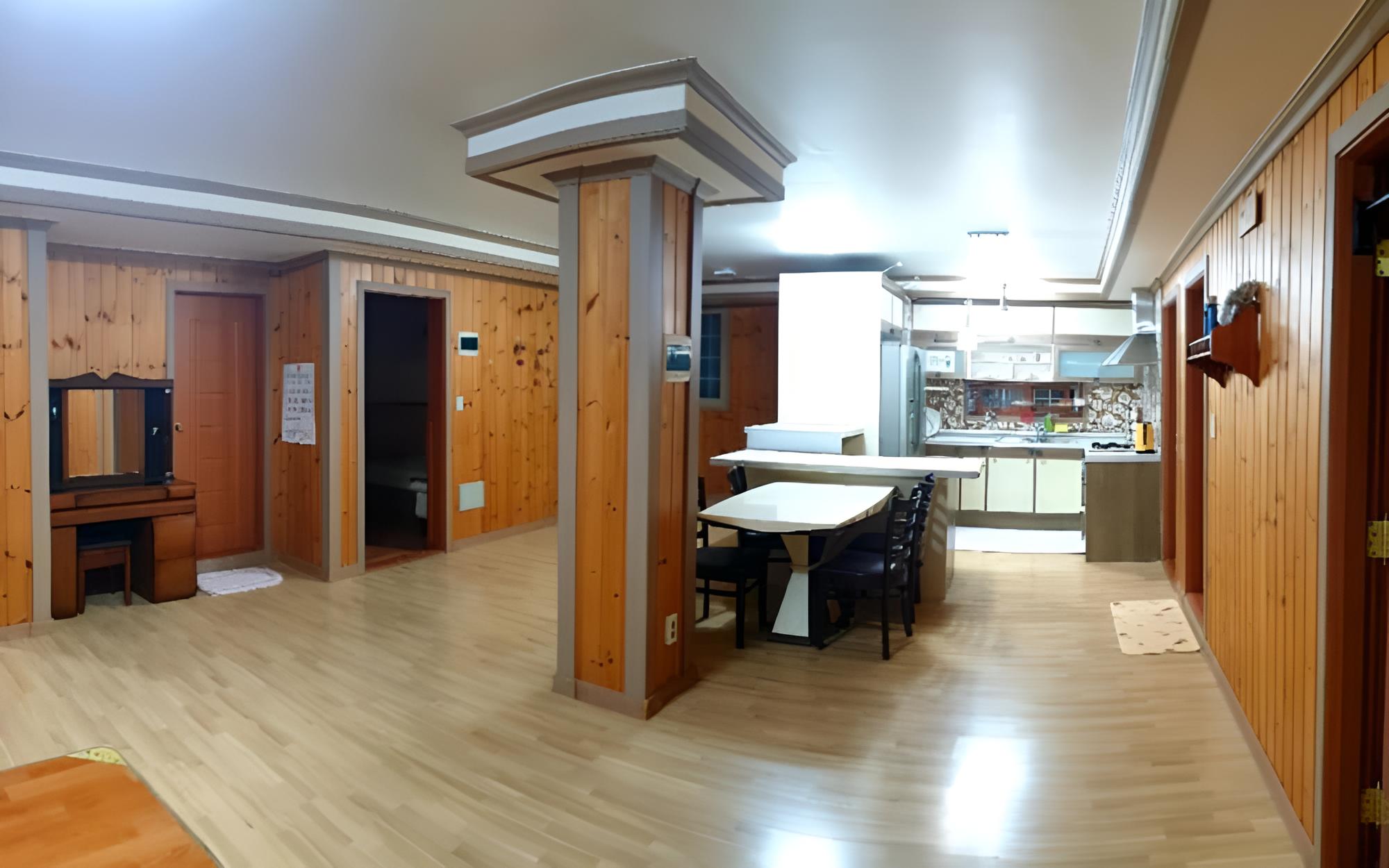 Room (HaebyeonChae)