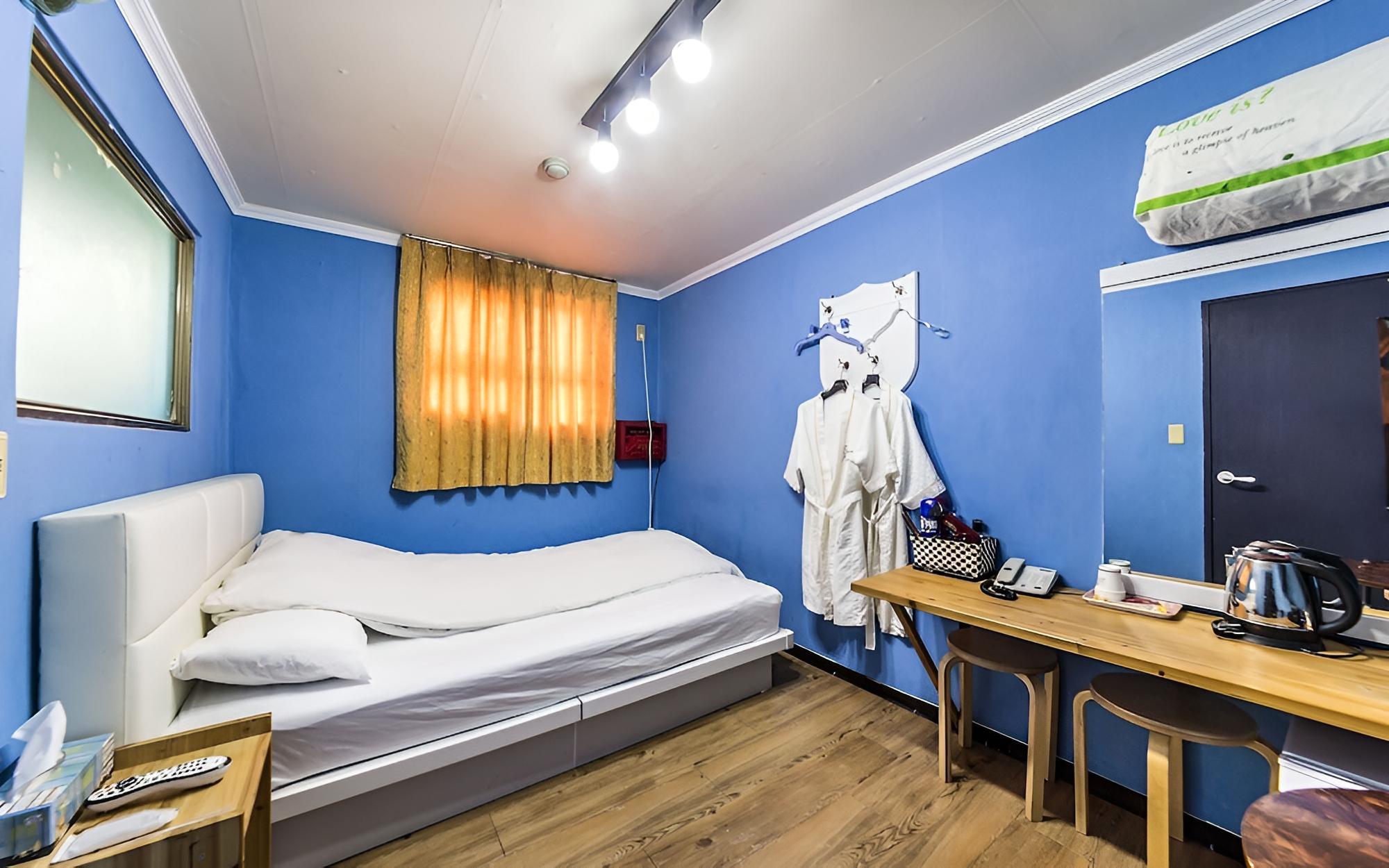 Room (Semi-Special Room)