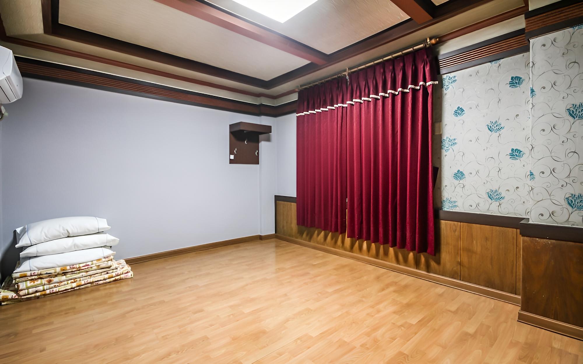 Room (Korean)