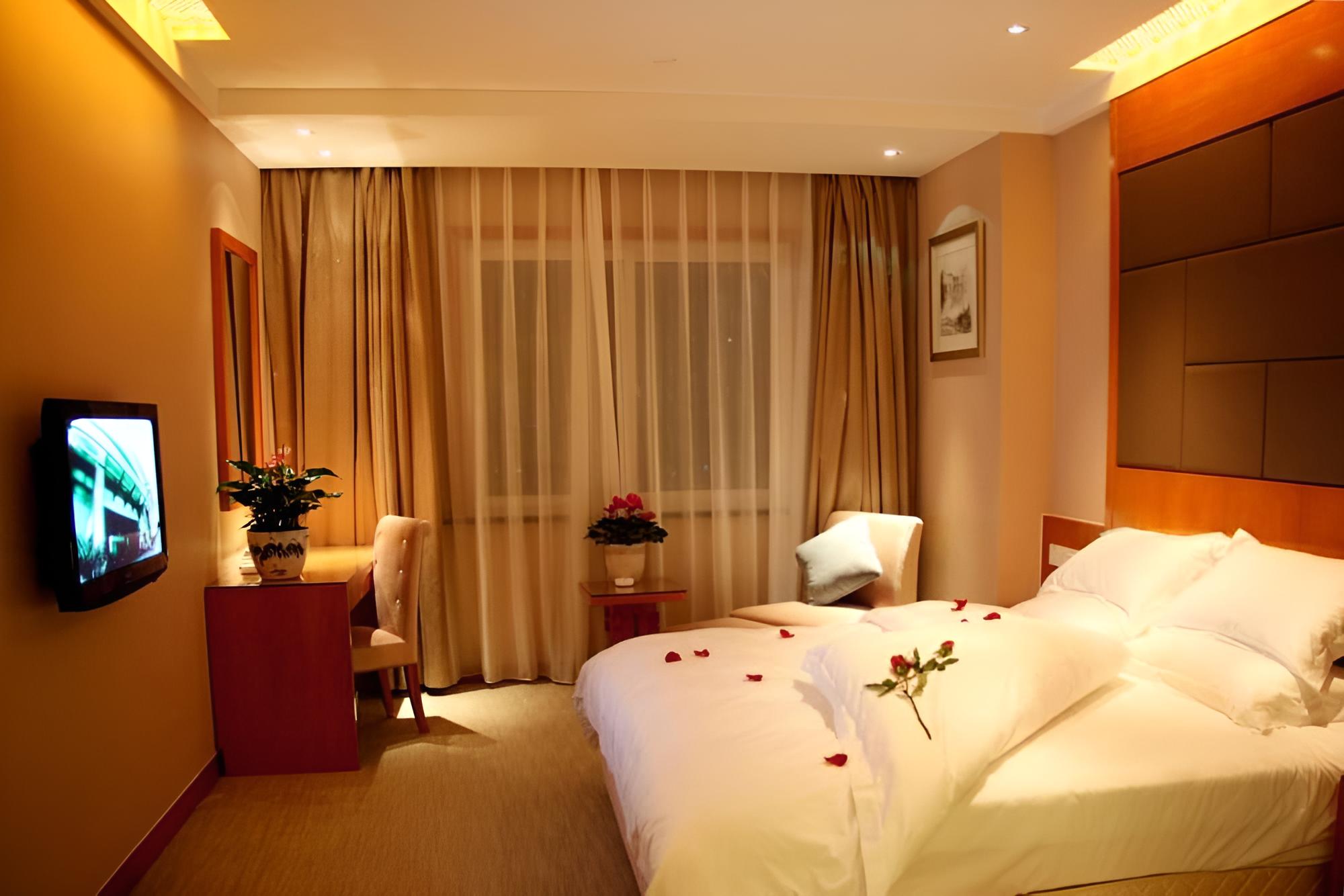 Business King Bed Room photo 1