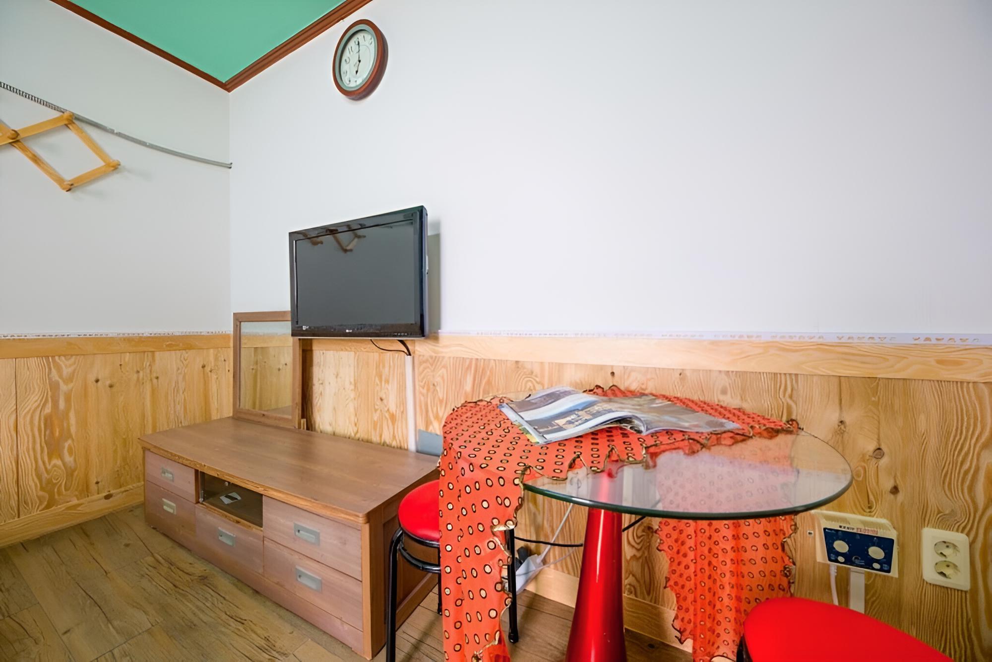 Room (307 (23m beds)) - Photo 3