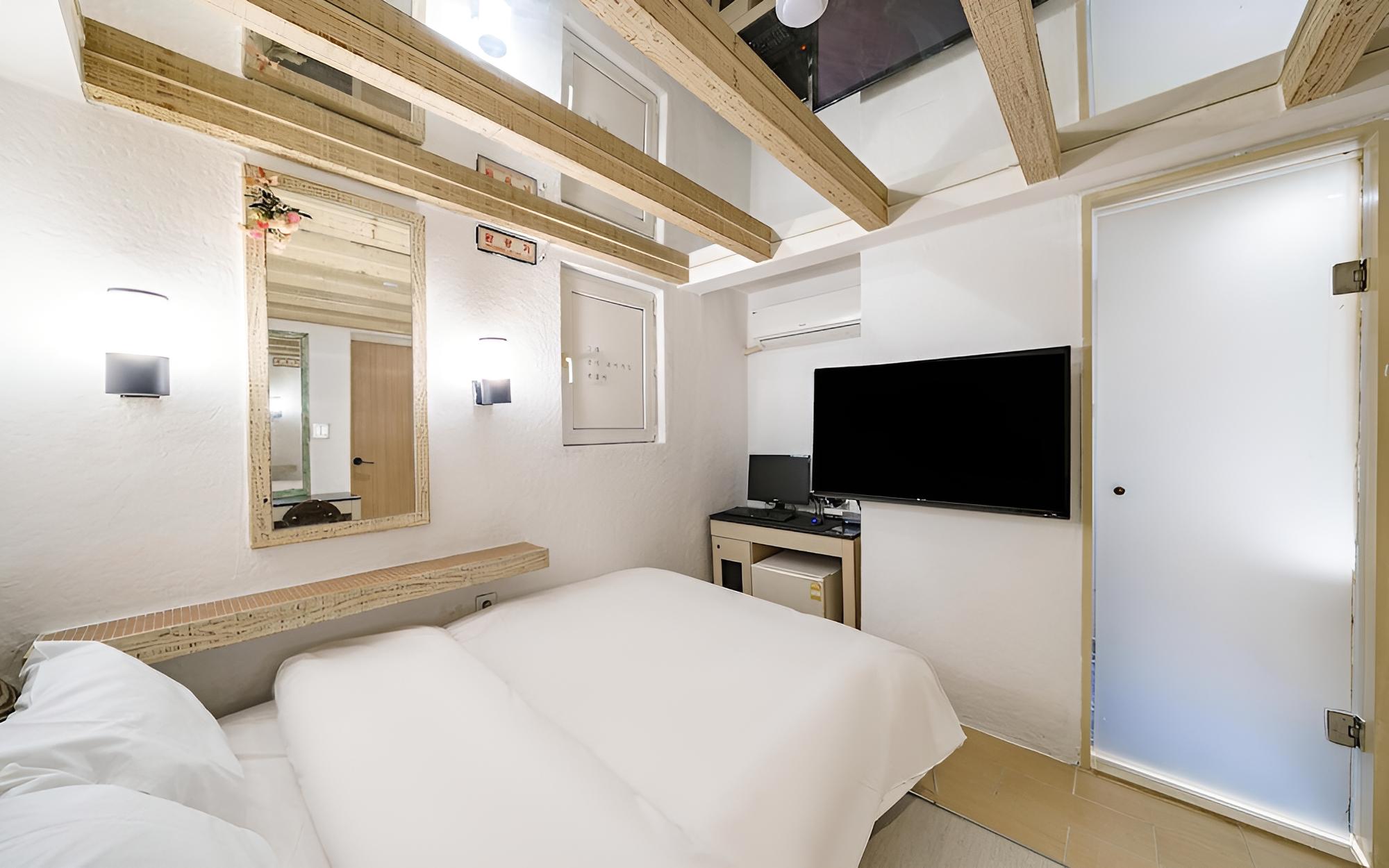 Room (Standard room - no consecutive nights) - Photo 7