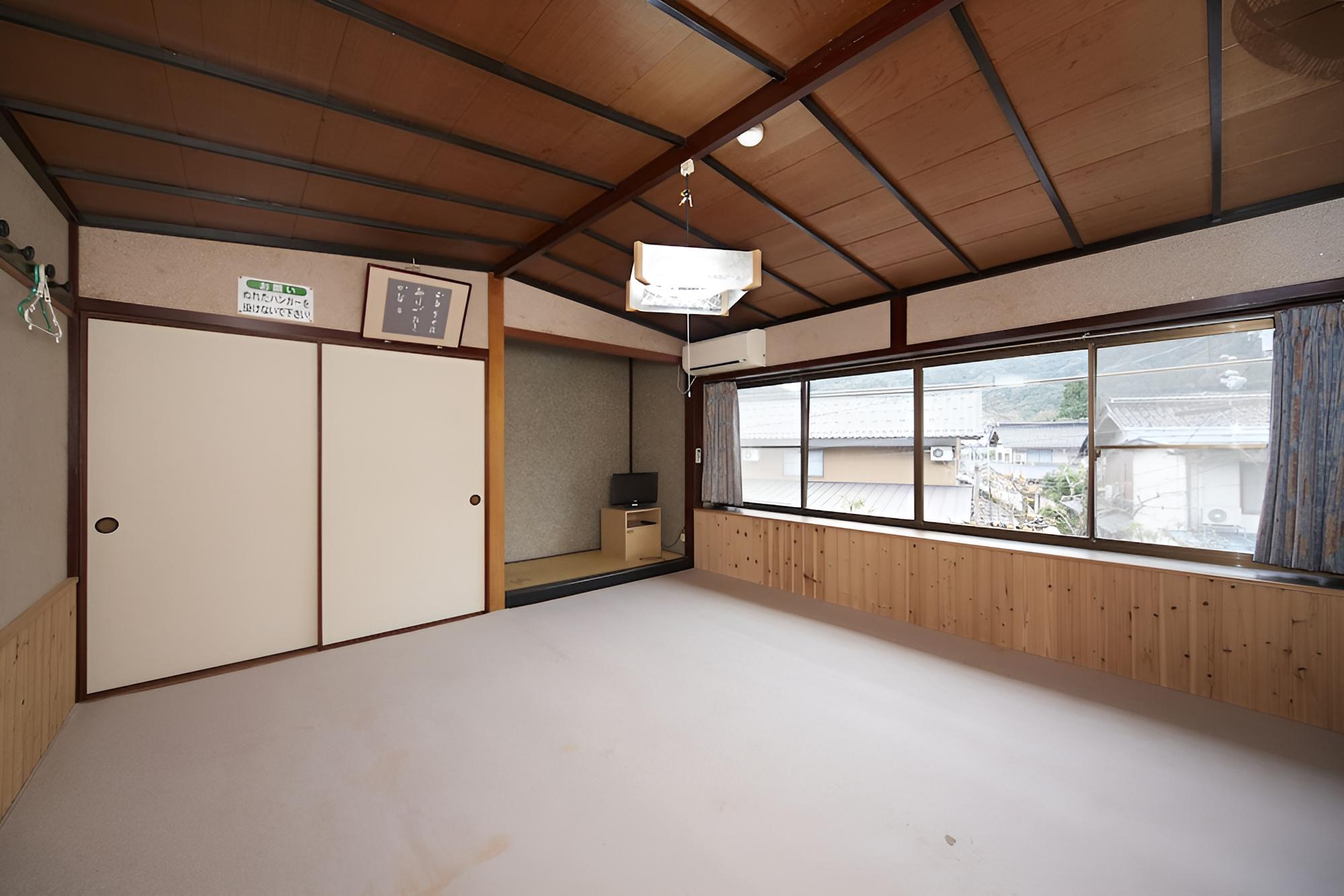Japanese Style Room, Shared Bath Room photo 2