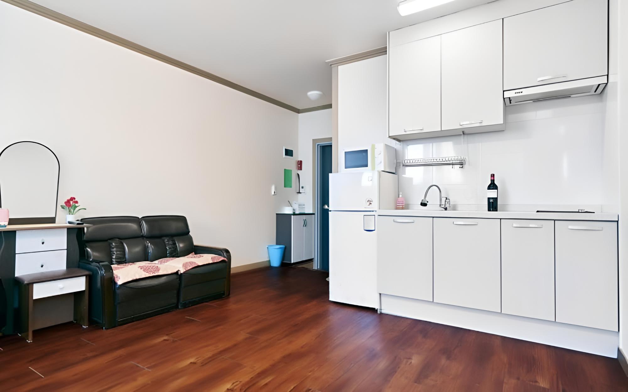 Room (No 308)