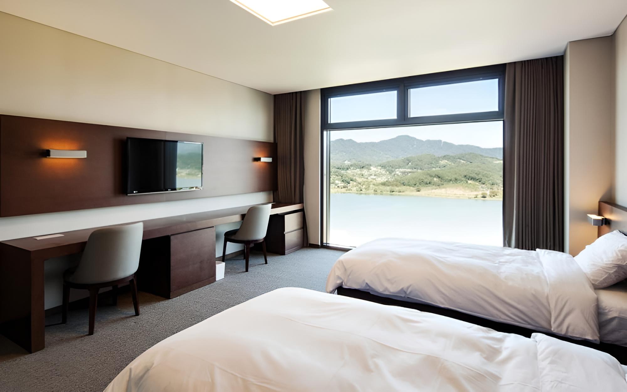 Room (Deluxe Twin (Super Deal River View))