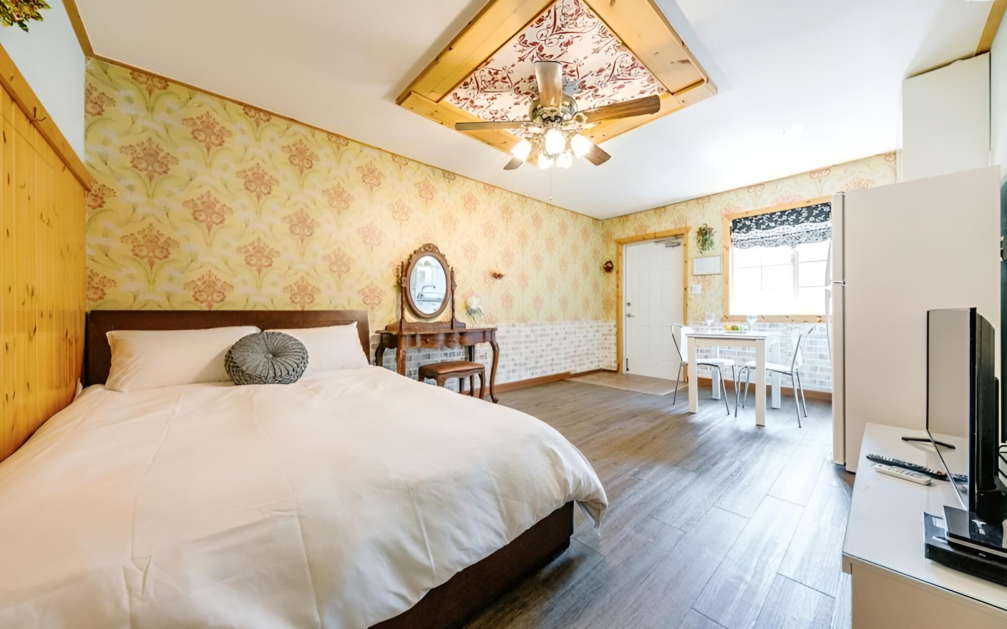 Room (Carnation (no pets allowed))