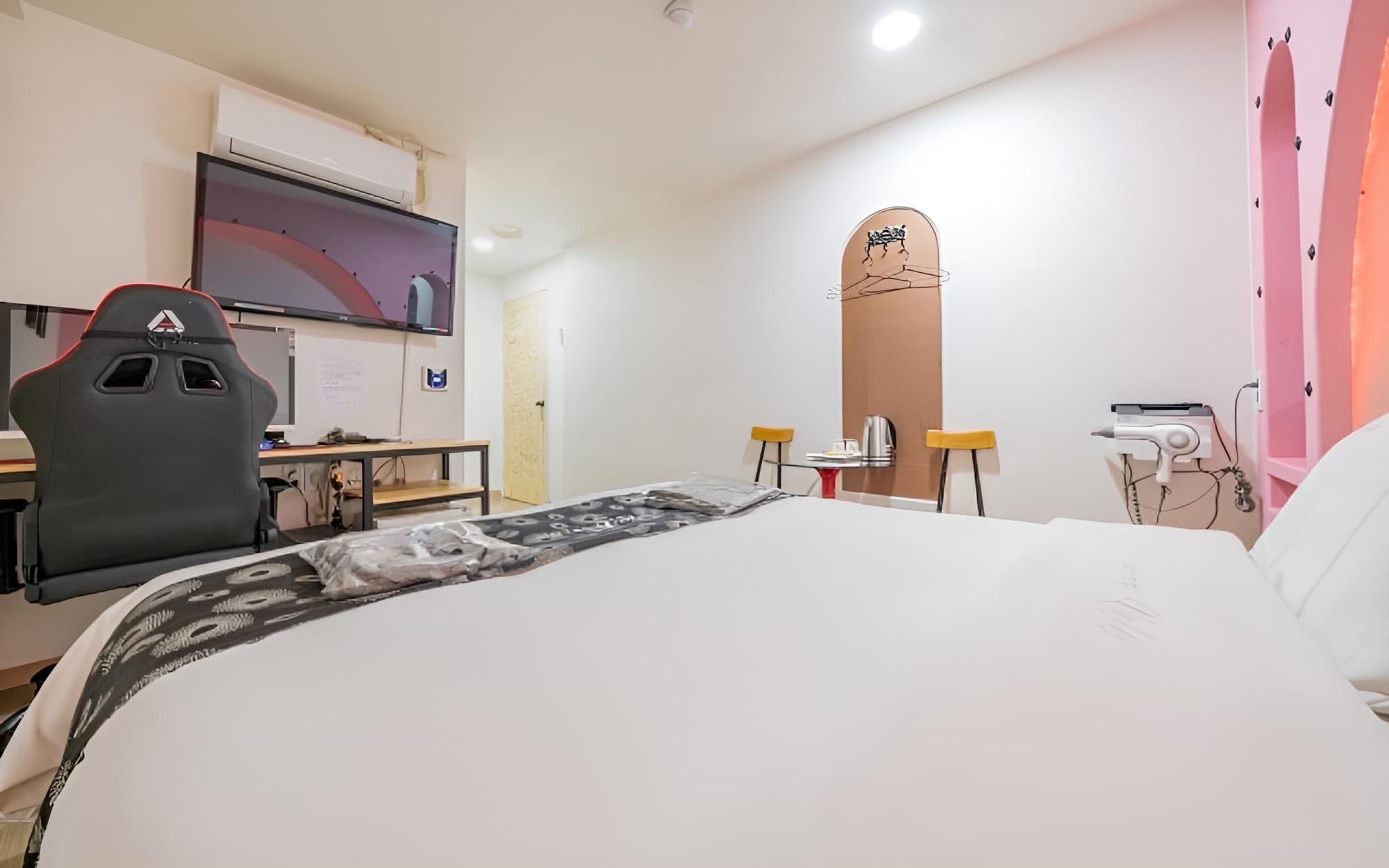 Room (1 PC - Free Time Package (random room)