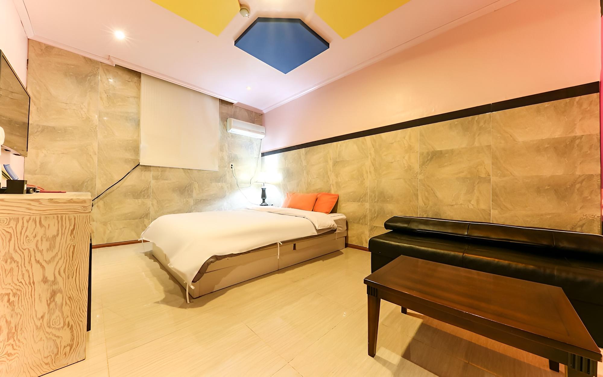 Room (Standard Room) - Photo 7