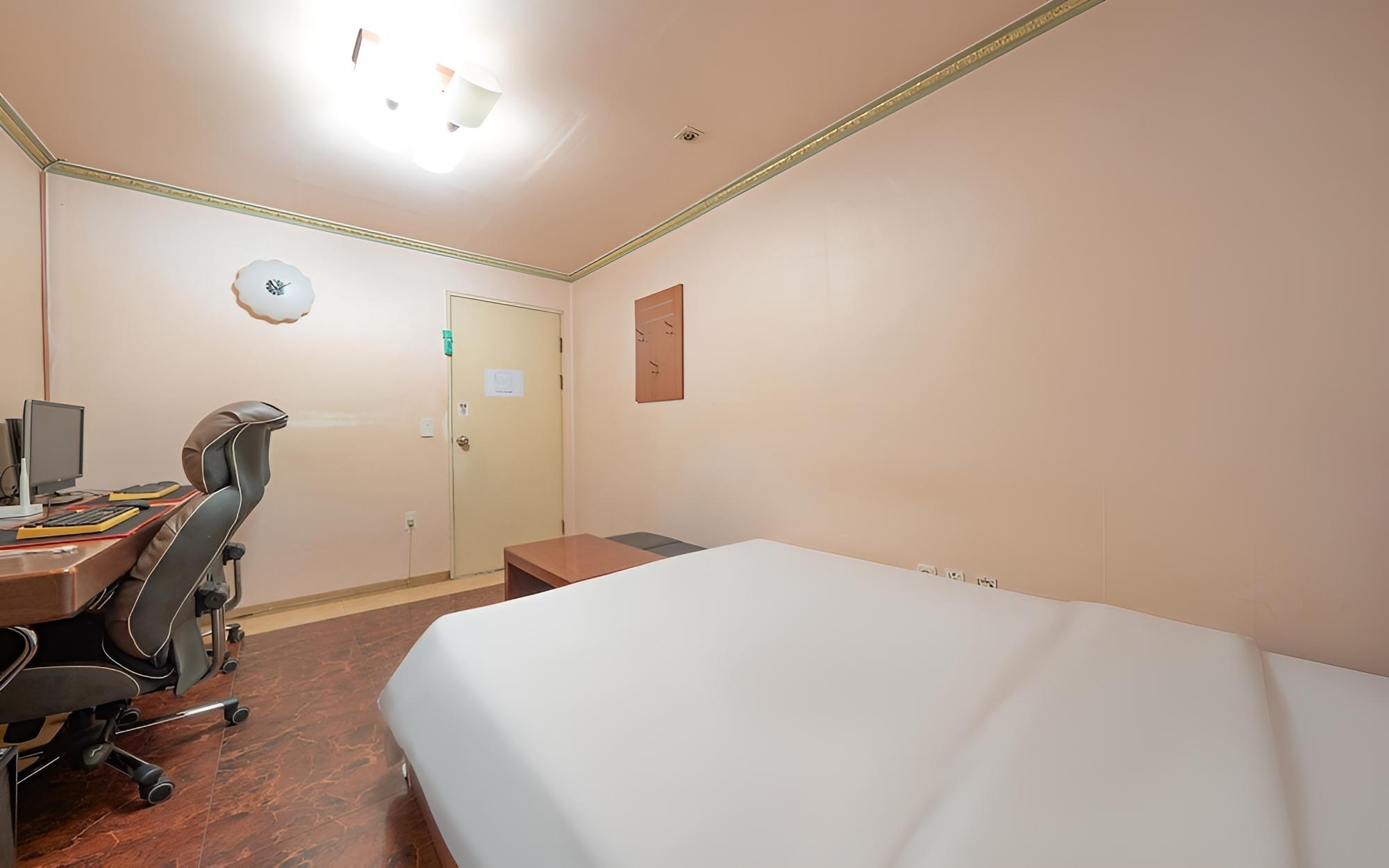 Room (Strongest Couple PC Lite (i3 GTX960 N)