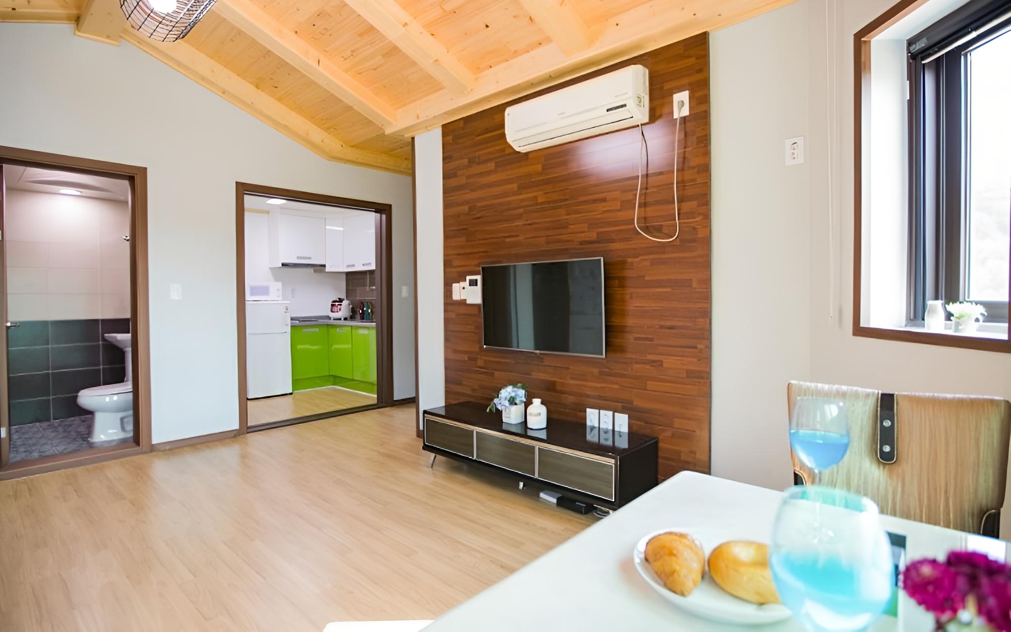 Room (401 chamomile)