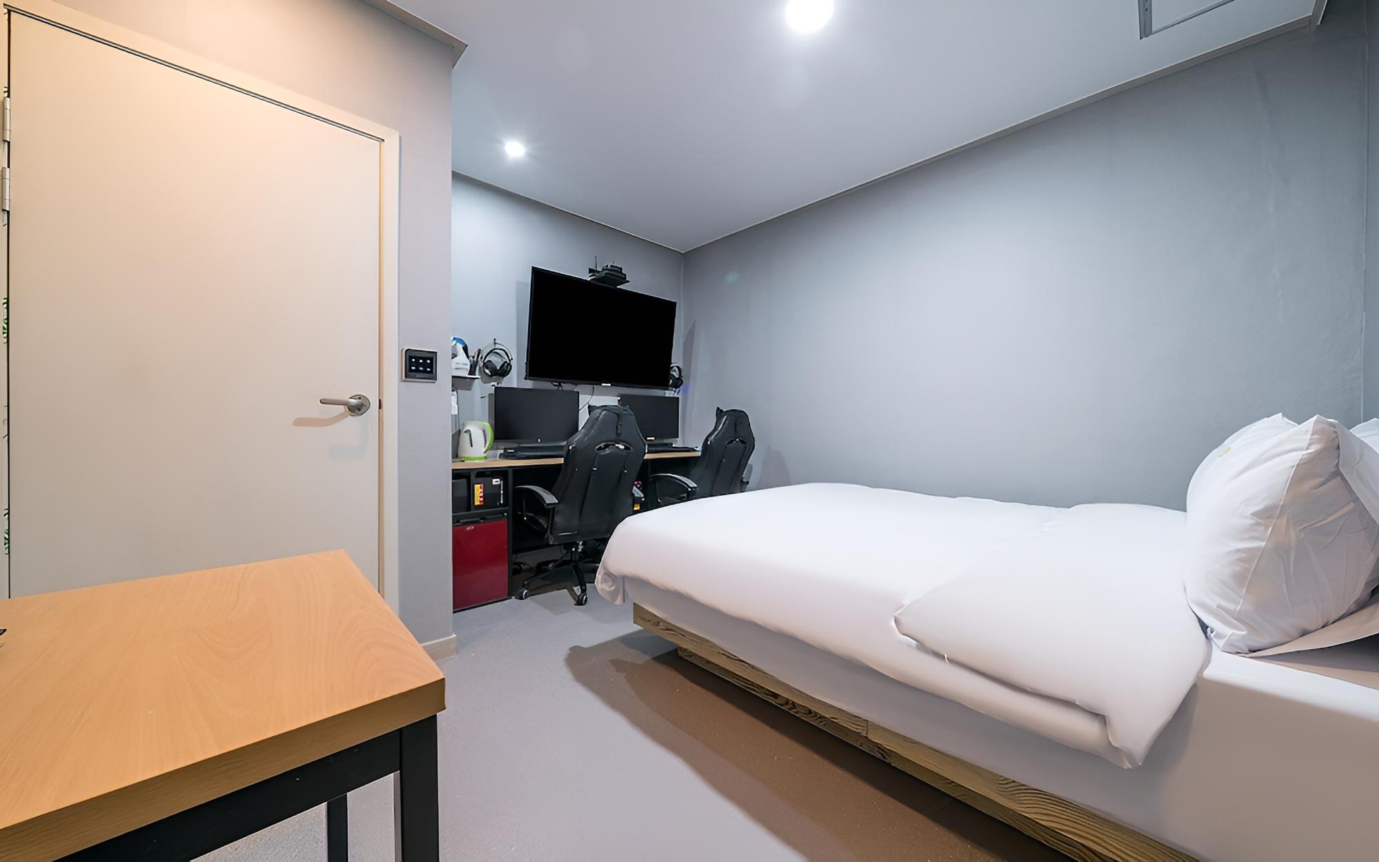 Room (Long-time couple 2PC - High specifica)
