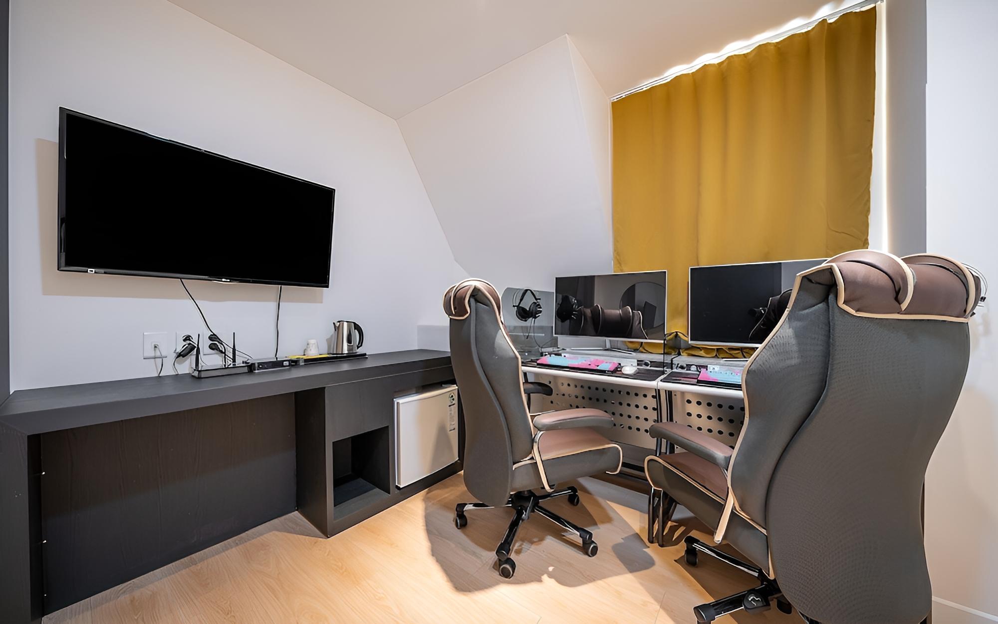 Room (Gaming cCouple PC (Netflix)) photo 2