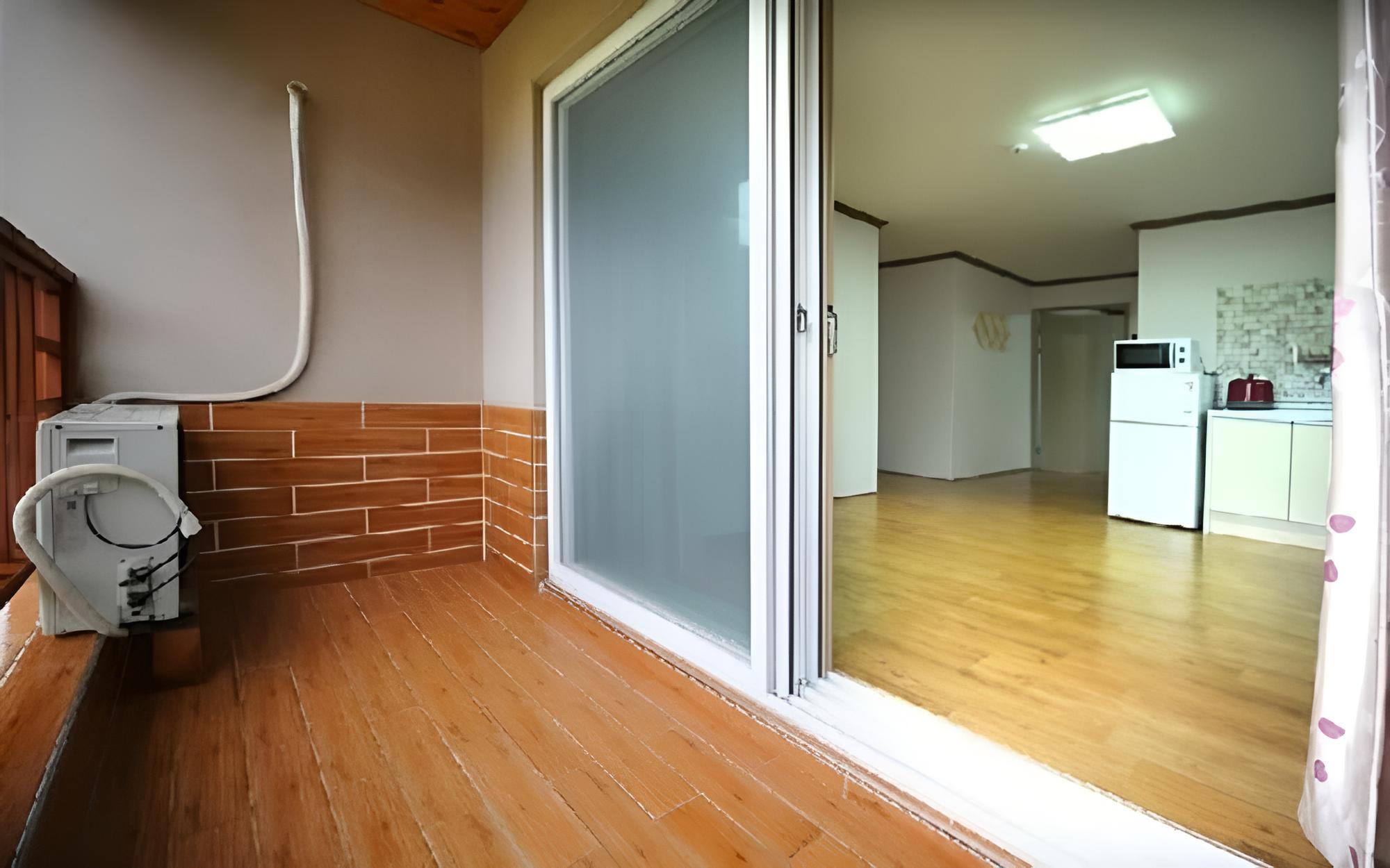 Room (303#)