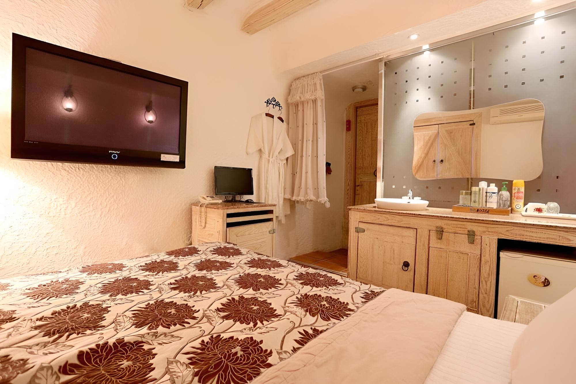 Room (Standard room (Free Netflix use in al)