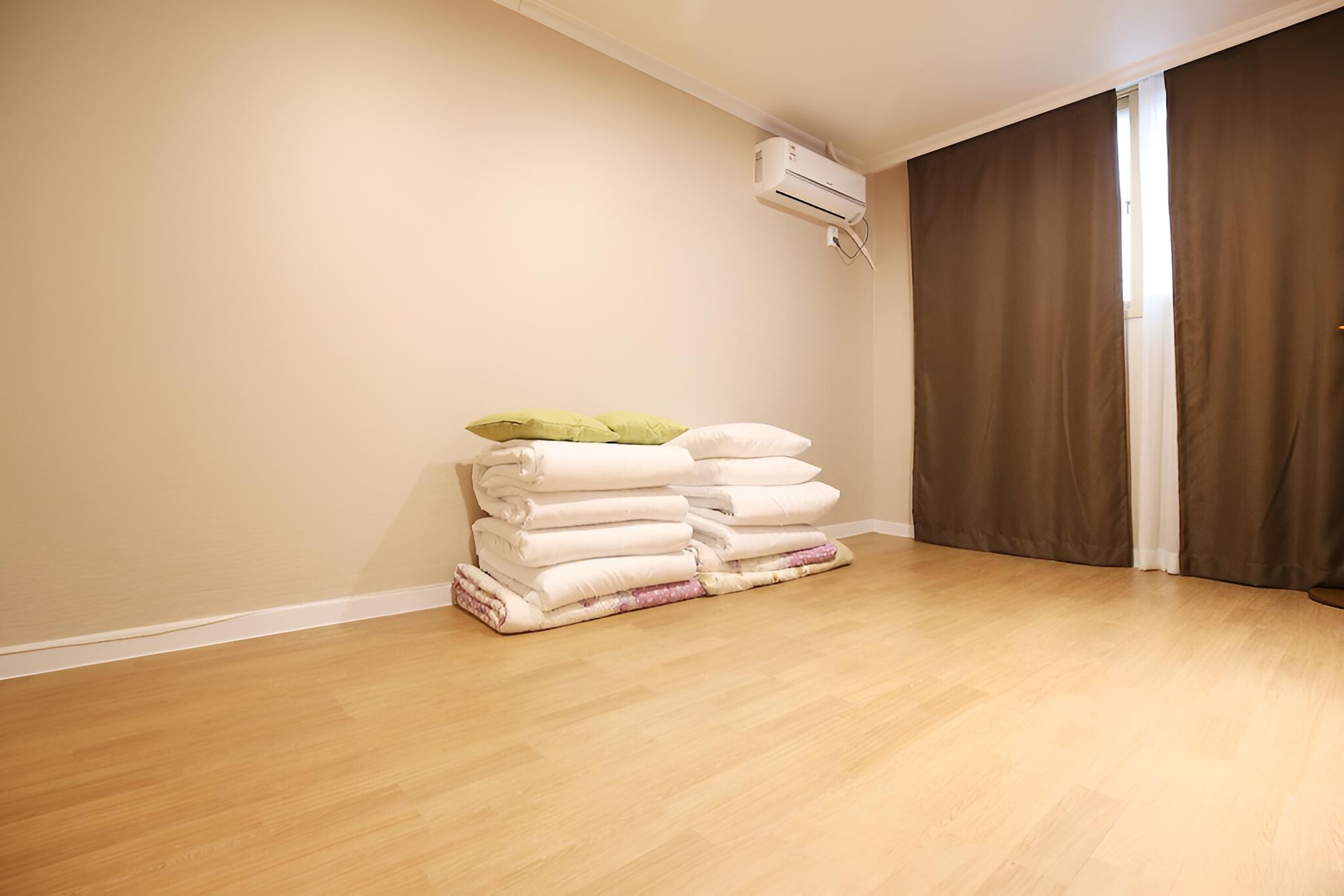 Room (Ondol Room)