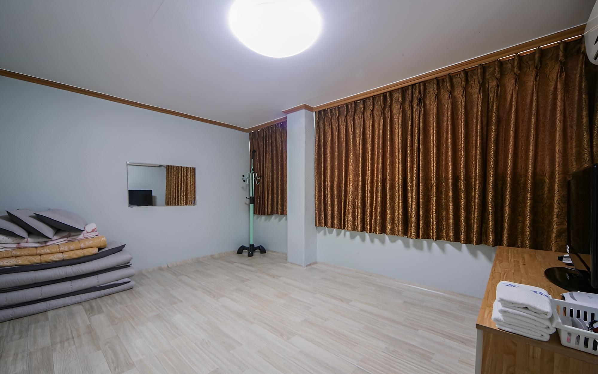 Room (Korean-style Ondol Room) - Photo 1