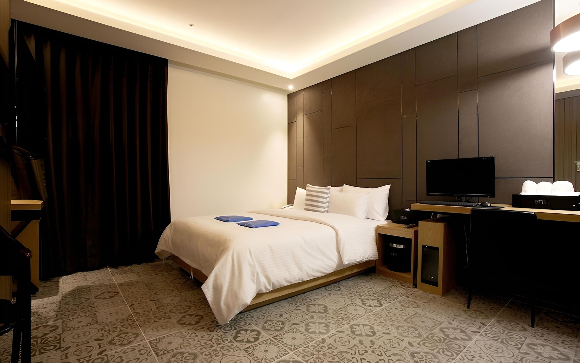 Room (Couple 2PC (OTT))