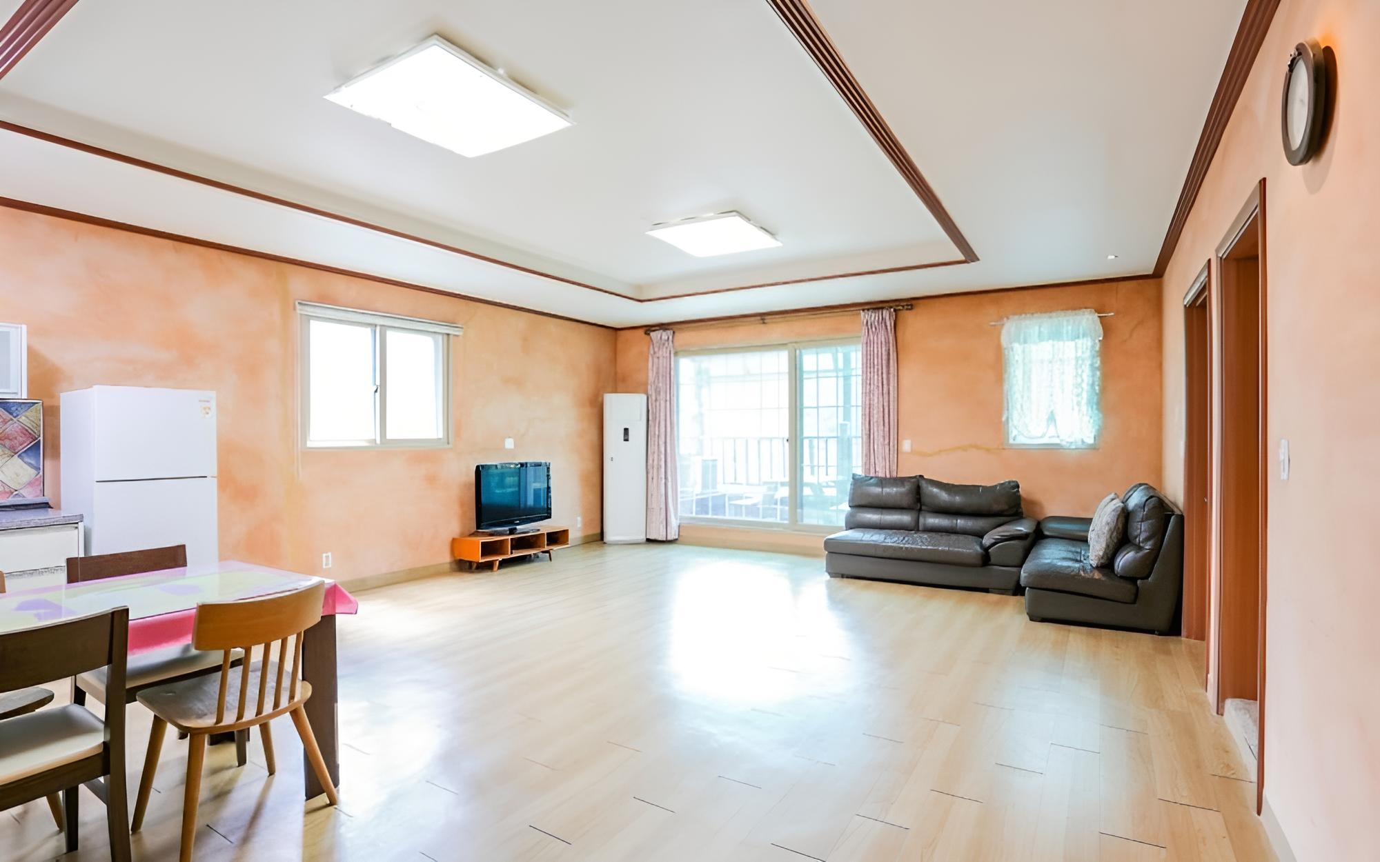 Room (2nd floor group)