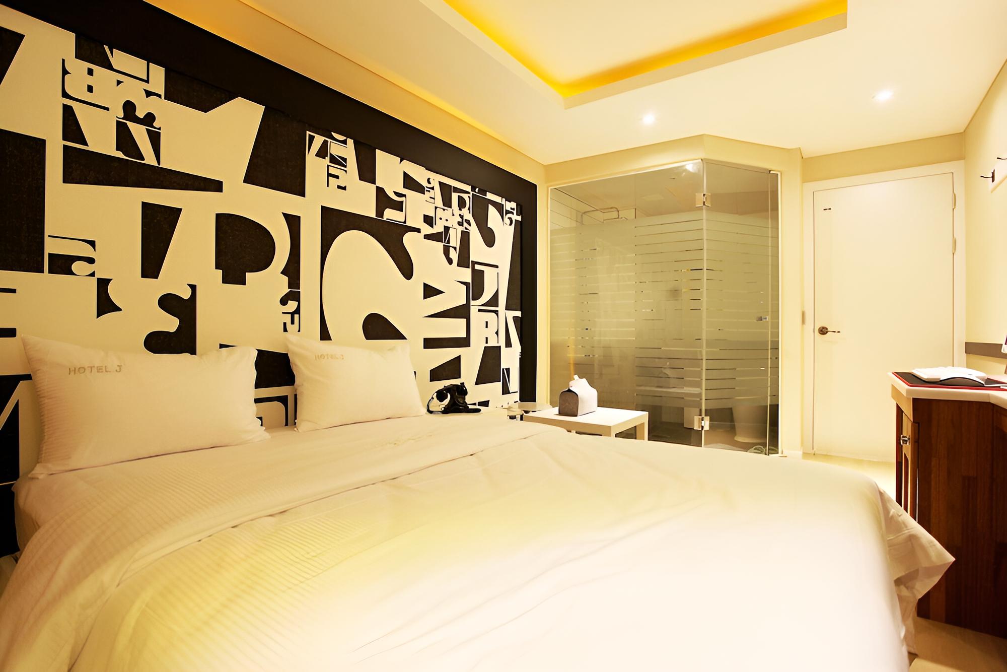 Room (Mini room (PC not allowed parking not)
