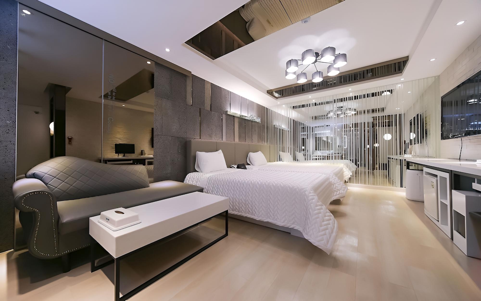 Room (VIP-Twin (Netflix available/air purif)