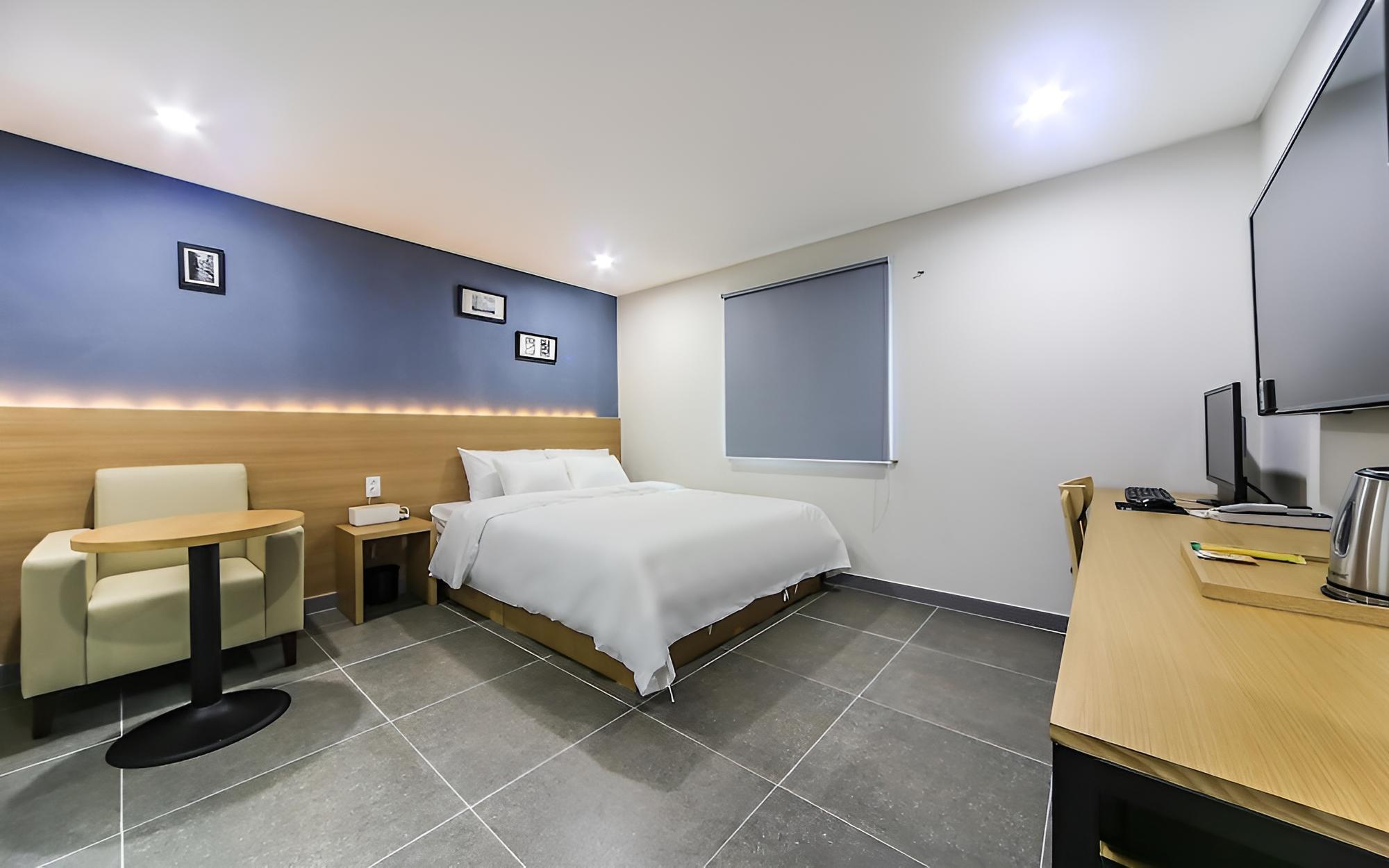 Room (Semi-private room B (non-smoking / us)
