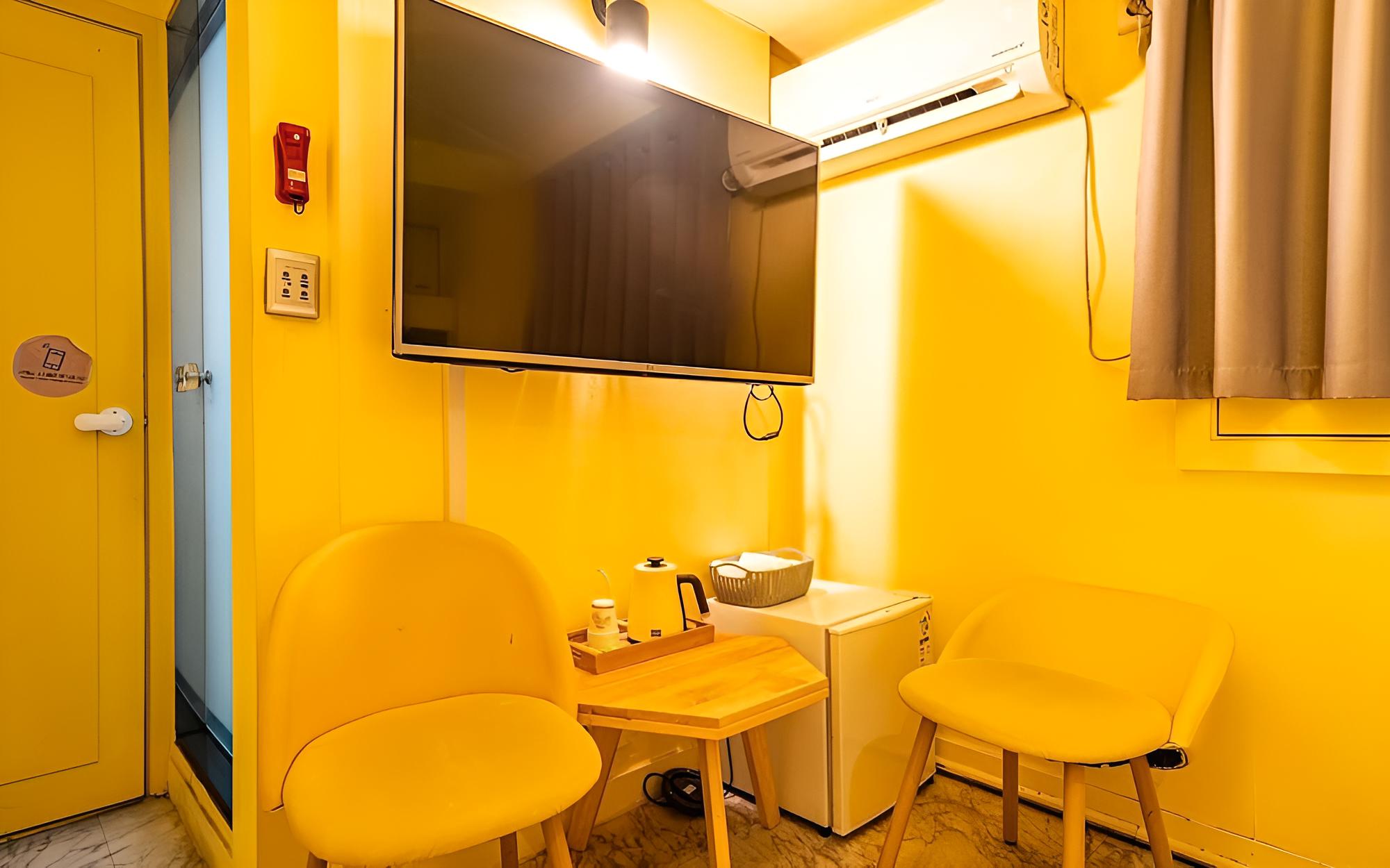 Room (General room (no parking no Netflix))
