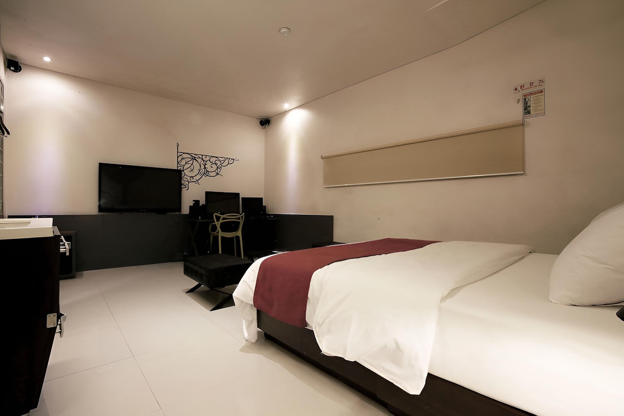 Room (Special room (Netflix available)) - Photo 8