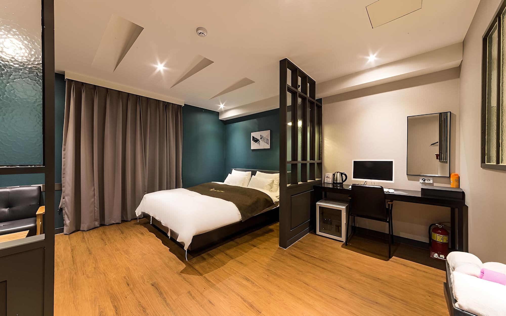 Room (Deluxe room)