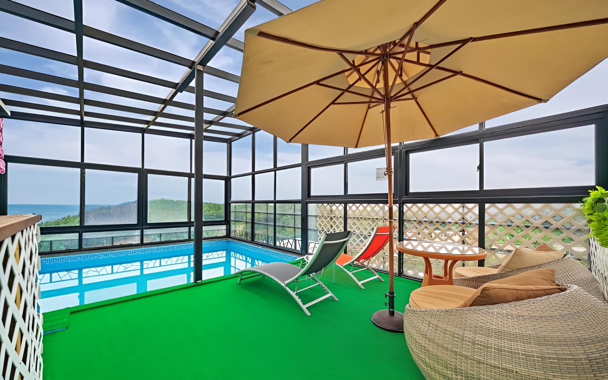 Room (202 (Individual pool Whirlpool spa))
