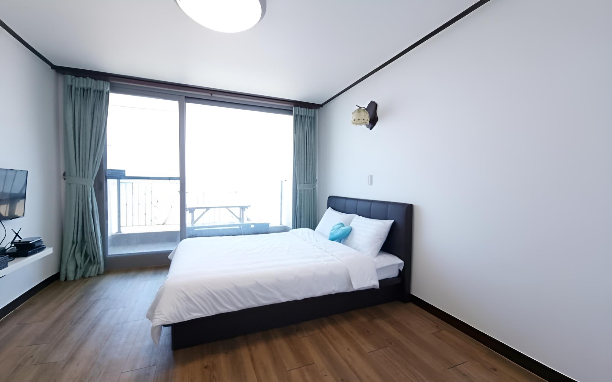 Room (12-pyeong bed (1st floor ocean view r)