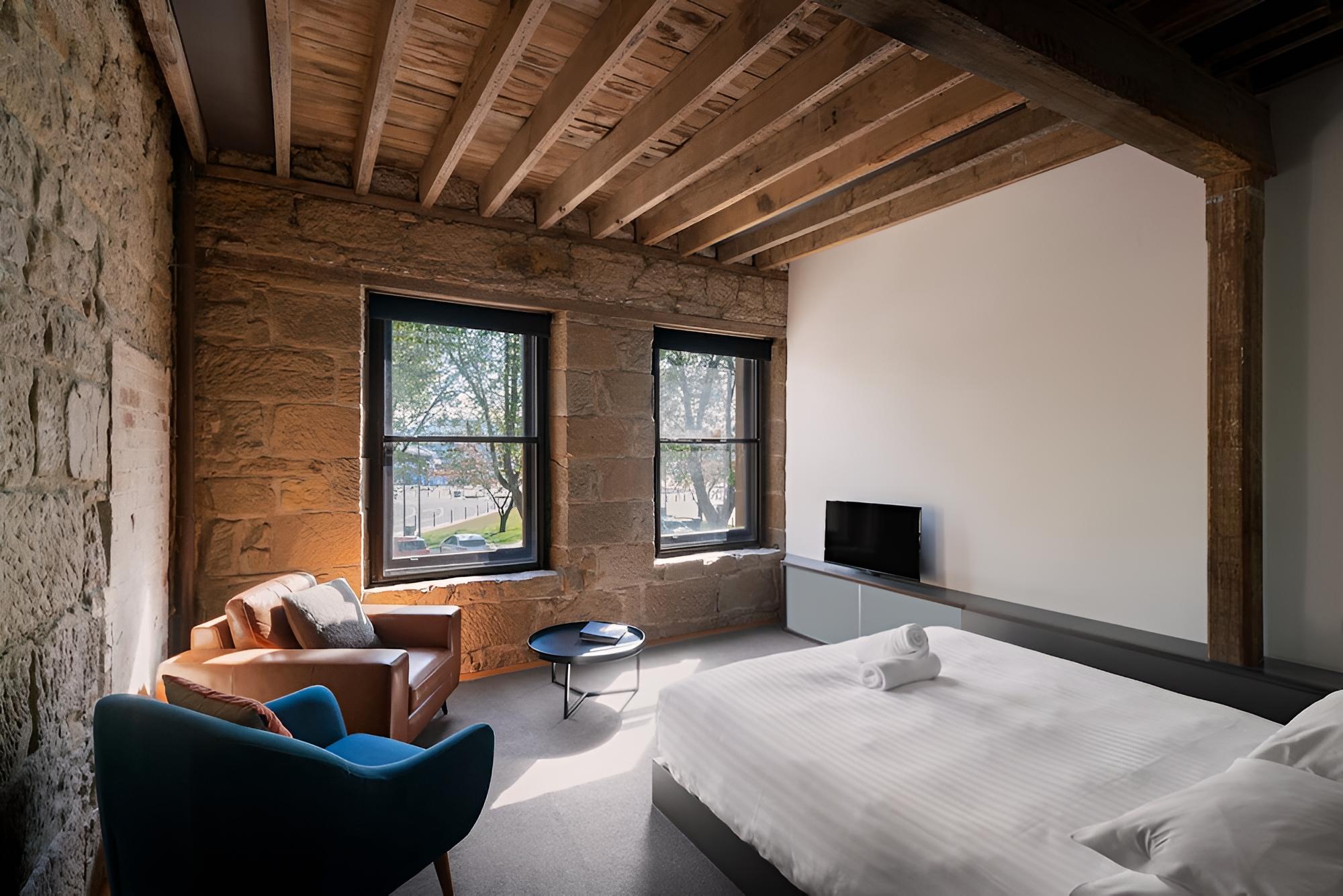 1st Floor Studio Apartment with City View - Watermans photo 3