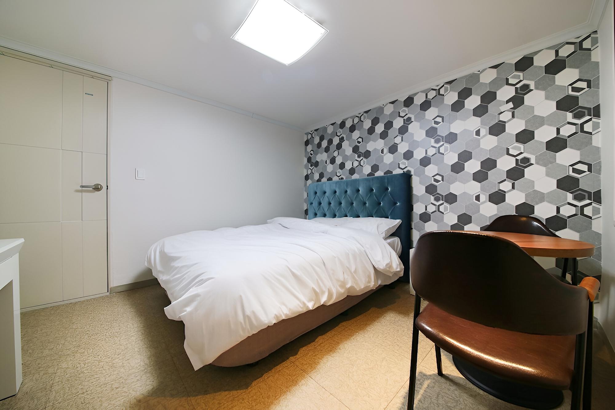 Room (Standard Room) - Photo 2