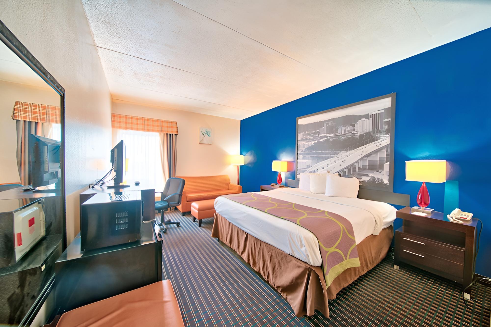 Deluxe Room, 1 King Bed, Non Smoking photo 1