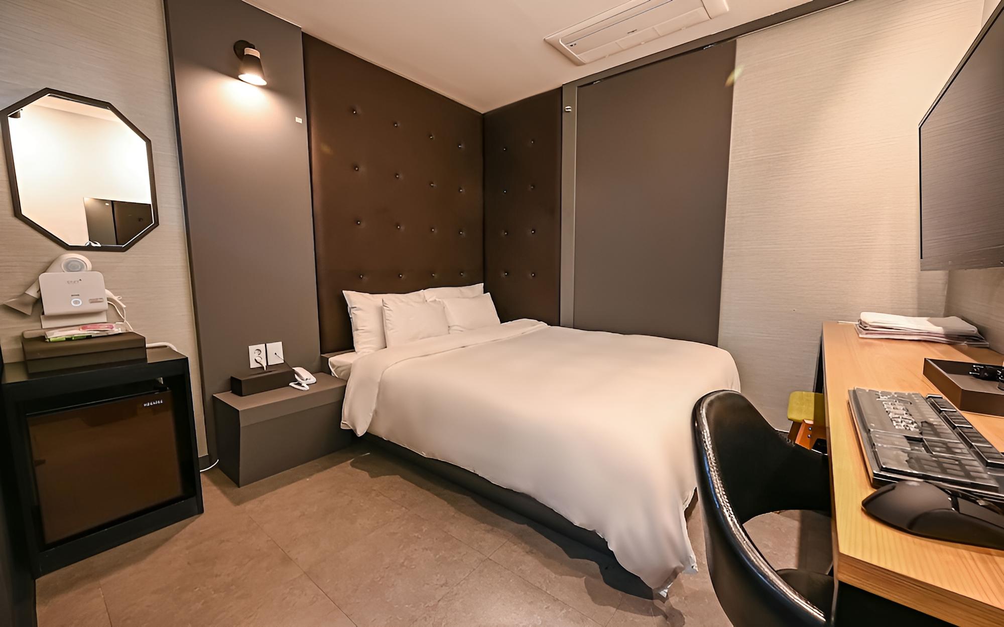 Room (Standard Gaming PC)