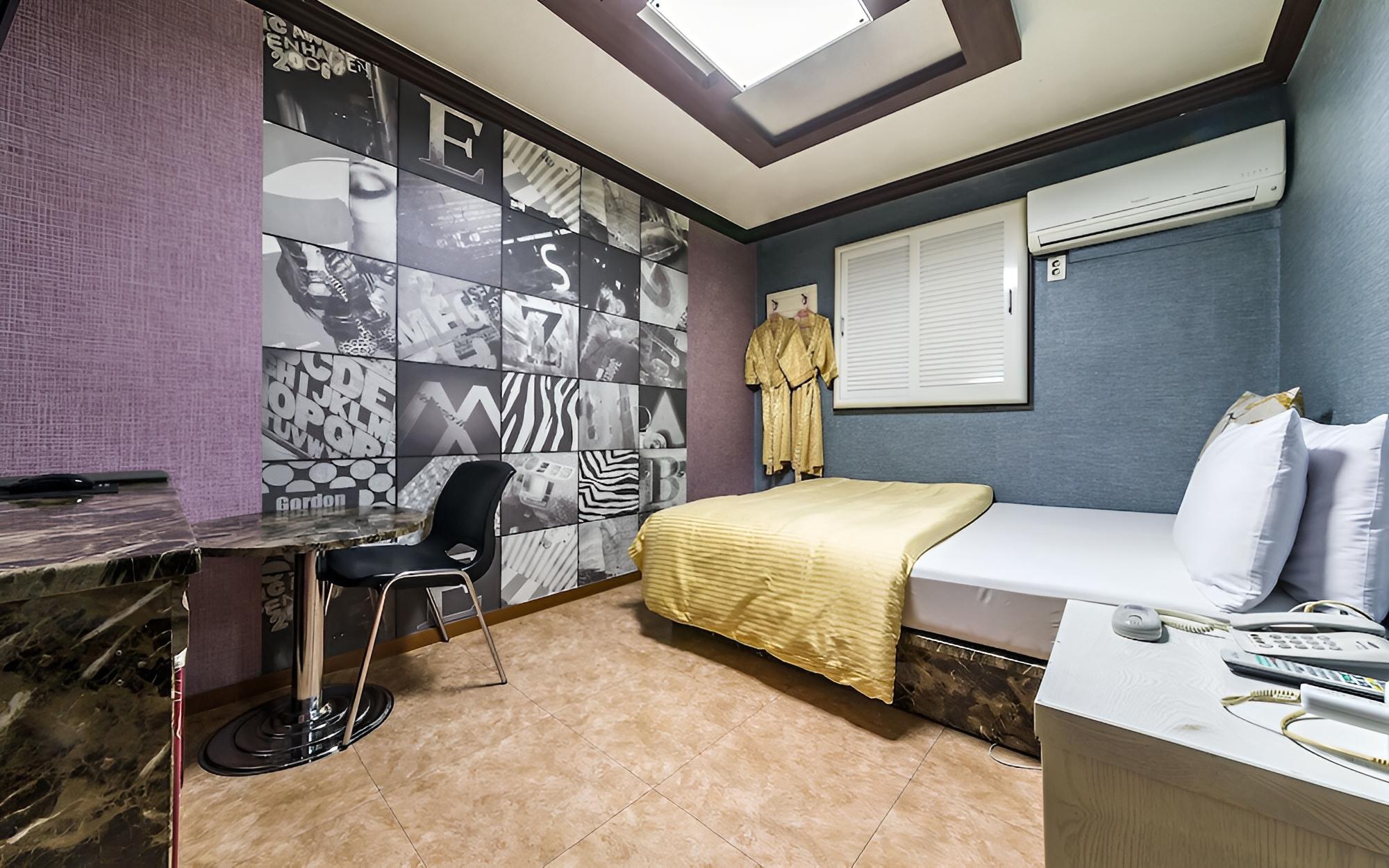 Room (Standard Room)