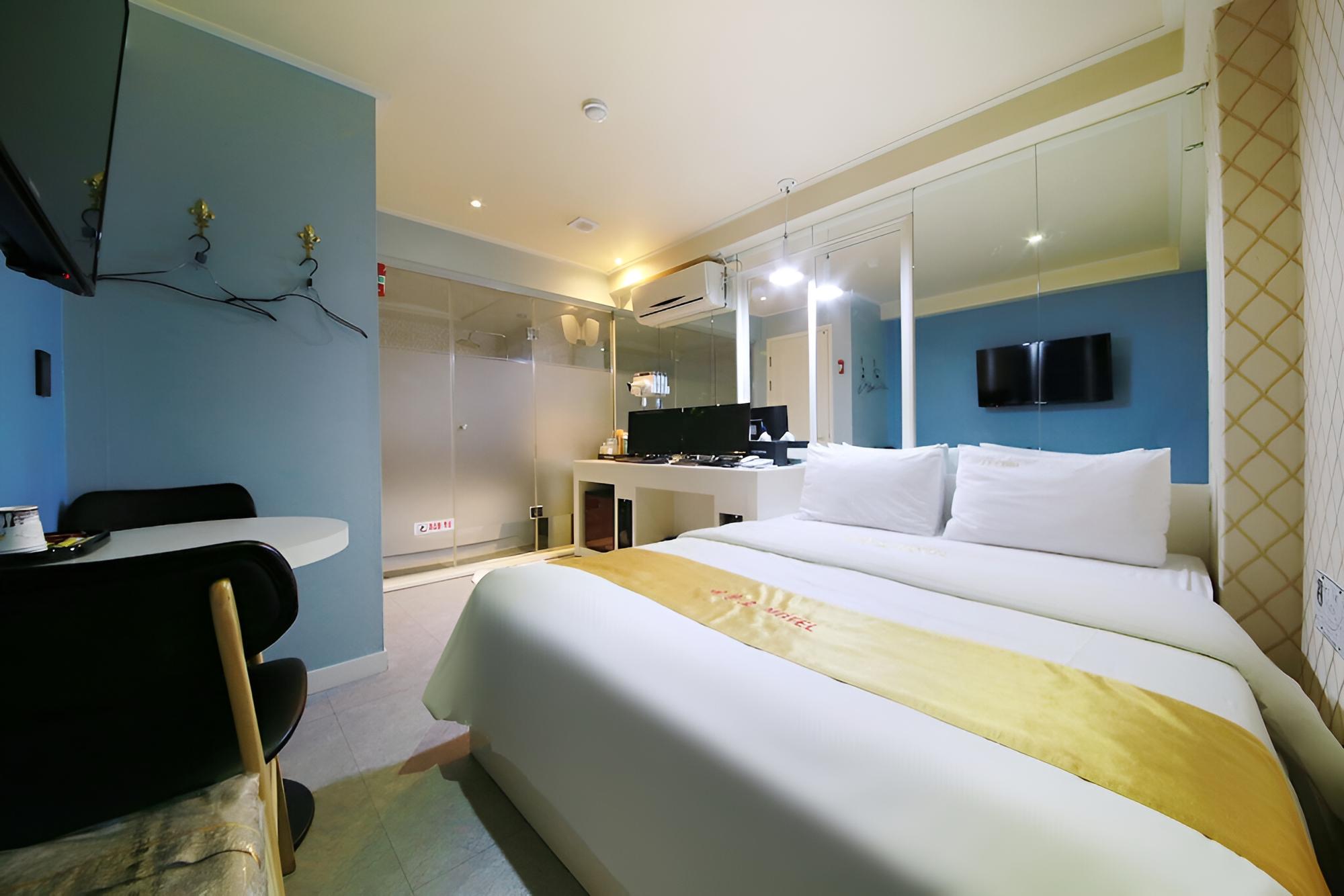 Room (Semi-Special Room)